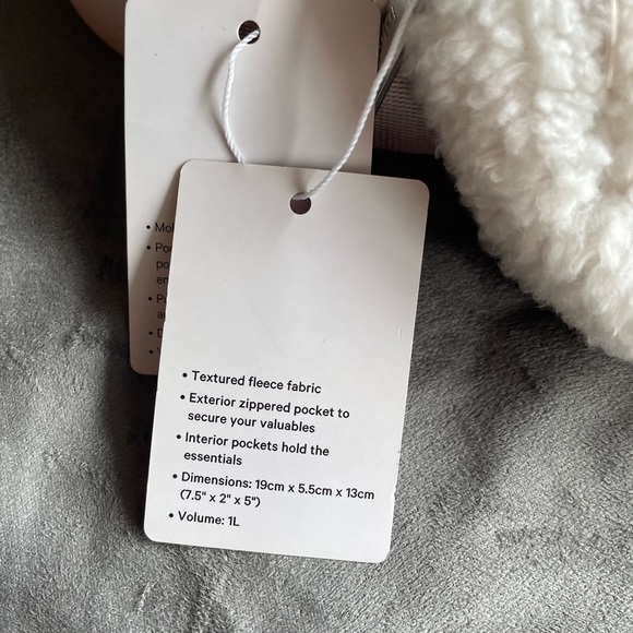 Rare BNWT Lululemon New Year Everywhere Belt Bag 1L Fleece Rabbit - Picture 10 of 12